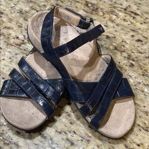Vionic Navy Textured Sandals 8.5 Wide